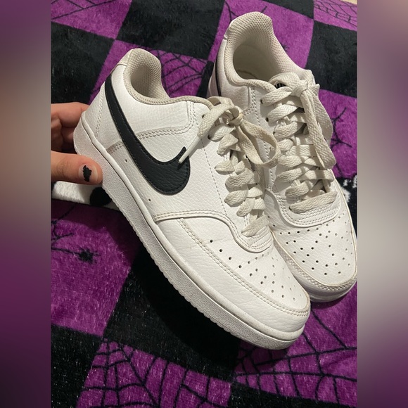 Women’s Nike Air Force Ones Size 6.5 - Picture 2 of 4